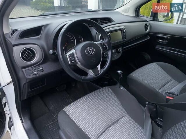 Білий Тойота Яріс, об'ємом двигуна 1.33 л та пробігом 64 тис. км за 13500 $, фото 9 на Automoto.ua
