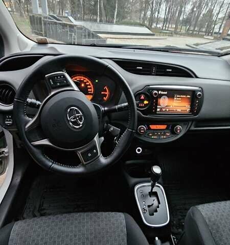 Белый Тойота Ярис, объемом двигателя 1.33 л и пробегом 60 тыс. км за 13000 $, фото 8 на Automoto.ua