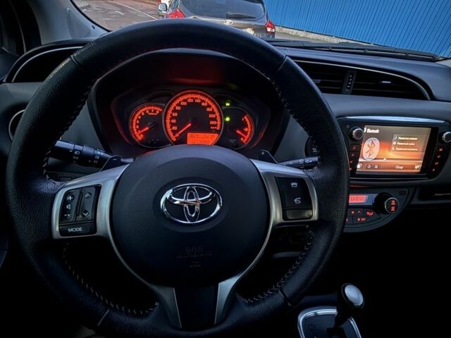 Тойота Ярис 2014 в Киеве на Automoto.ua Белый Тойота Ярис, объемом двигателя 0 л и пробегом 115 тыс. км за 10499 $, фото 2 на Automoto.ua