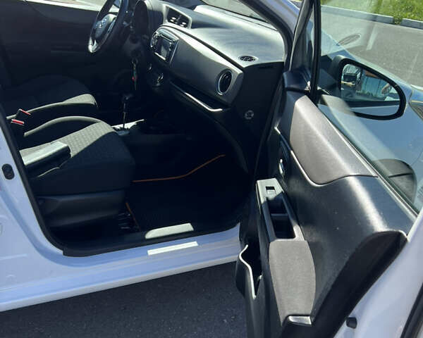 Белый Тойота Ярис, объемом двигателя 1.3 л и пробегом 96 тыс. км за 11700 $, фото 7 на Automoto.ua