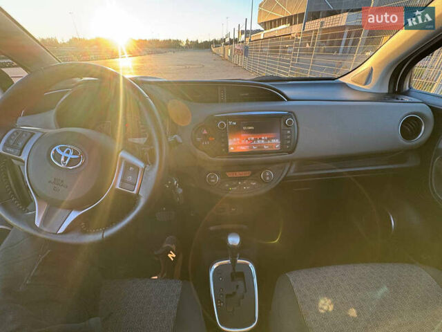 Білий Тойота Яріс, об'ємом двигуна 1.33 л та пробігом 75 тис. км за 11300 $, фото 18 на Automoto.ua