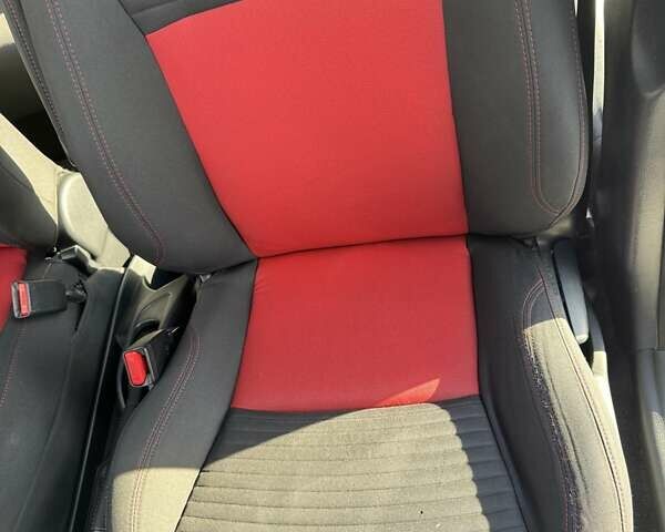 Белый Тойота Ярис, объемом двигателя 1.3 л и пробегом 156 тыс. км за 11000 $, фото 19 на Automoto.ua