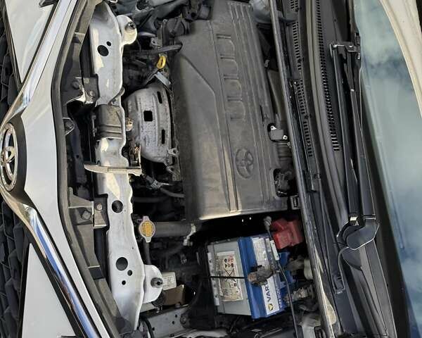 Белый Тойота Ярис, объемом двигателя 1.3 л и пробегом 156 тыс. км за 11000 $, фото 13 на Automoto.ua