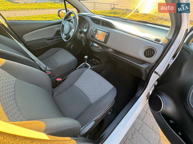 Білий Тойота Яріс, об'ємом двигуна 1.33 л та пробігом 75 тис. км за 11300 $, фото 15 на Automoto.ua