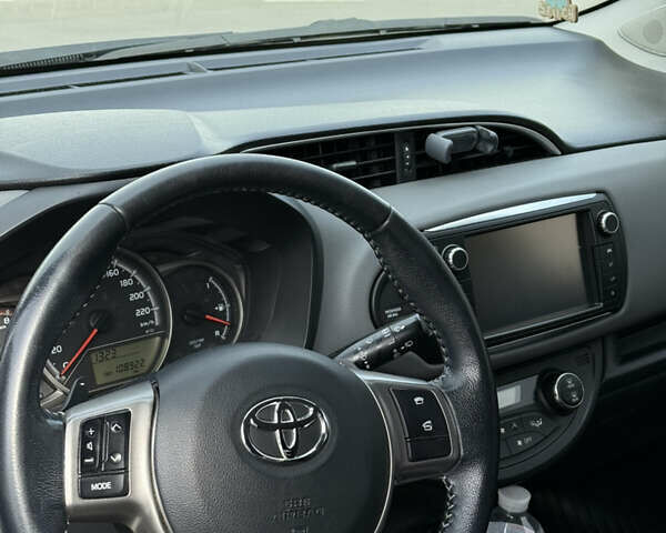 Тойота Ярис 2015 в Киеве на Automoto.ua Белый Тойота Ярис, объемом двигателя 1.3 л и пробегом 109 тыс. км за 9700 $, фото 8 на Automoto.ua