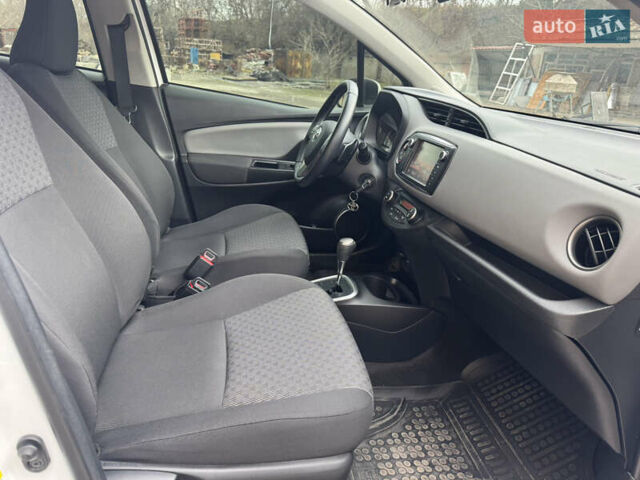 Белый Тойота Ярис, объемом двигателя 1.33 л и пробегом 55 тыс. км за 11800 $, фото 21 на Automoto.ua