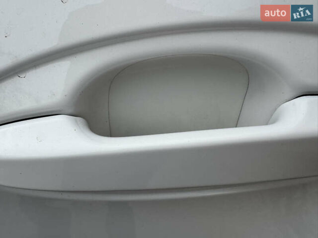 Белый Тойота Ярис, объемом двигателя 1.33 л и пробегом 55 тыс. км за 11800 $, фото 43 на Automoto.ua