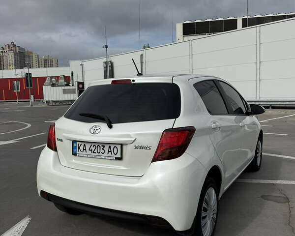 Тойота Ярис 2015 в Киеве на Automoto.ua Белый Тойота Ярис, объемом двигателя 1.3 л и пробегом 109 тыс. км за 9700 $, фото 1 на Automoto.ua