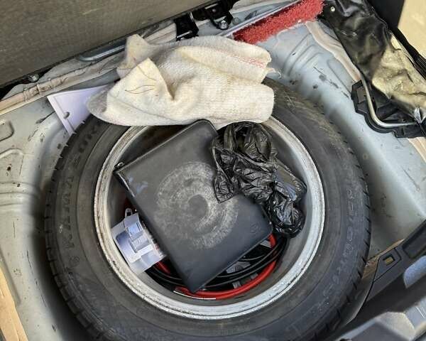 Белый Тойота Ярис, объемом двигателя 1.3 л и пробегом 156 тыс. км за 11000 $, фото 11 на Automoto.ua