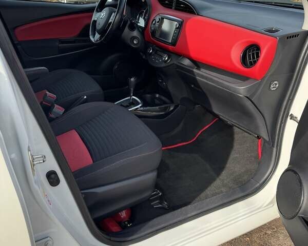 Білий Тойота Яріс, об'ємом двигуна 1.33 л та пробігом 125 тис. км за 12500 $, фото 10 на Automoto.ua