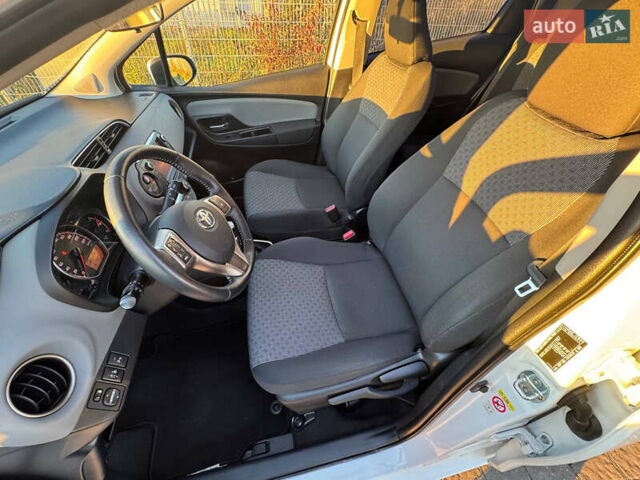 Білий Тойота Яріс, об'ємом двигуна 1.33 л та пробігом 75 тис. км за 11300 $, фото 16 на Automoto.ua