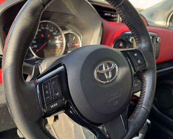 Белый Тойота Ярис, объемом двигателя 1.3 л и пробегом 156 тыс. км за 11000 $, фото 20 на Automoto.ua