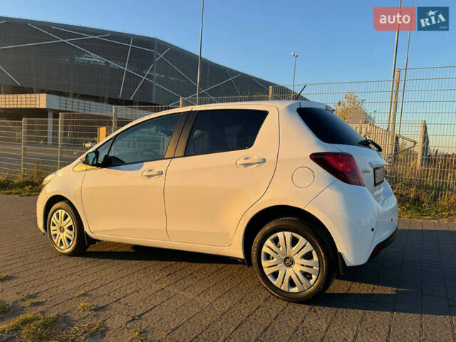 Білий Тойота Яріс, об'ємом двигуна 1.33 л та пробігом 75 тис. км за 11300 $, фото 3 на Automoto.ua