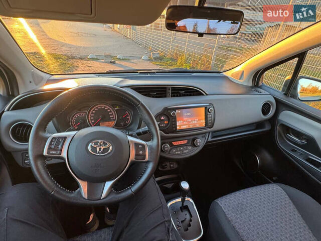 Білий Тойота Яріс, об'ємом двигуна 1.33 л та пробігом 75 тис. км за 11300 $, фото 19 на Automoto.ua