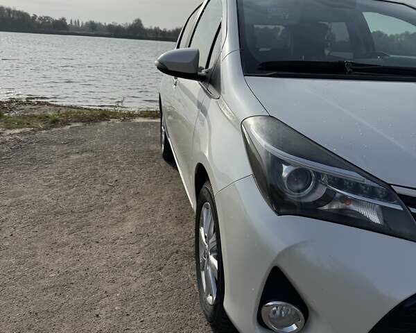 Білий Тойота Яріс, об'ємом двигуна 1.33 л та пробігом 125 тис. км за 12500 $, фото 12 на Automoto.ua
