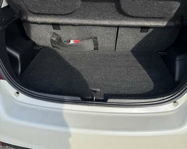 Білий Тойота Яріс, об'ємом двигуна 1.33 л та пробігом 125 тис. км за 12500 $, фото 15 на Automoto.ua