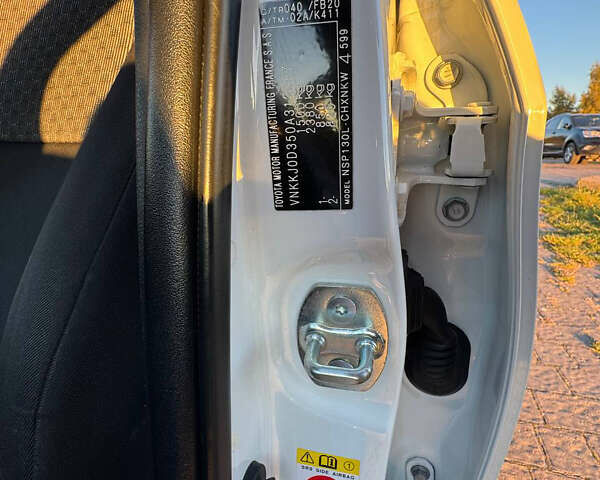 Білий Тойота Яріс, об'ємом двигуна 1.33 л та пробігом 75 тис. км за 11300 $, фото 22 на Automoto.ua