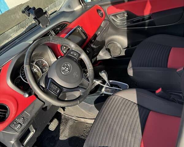 Белый Тойота Ярис, объемом двигателя 1.3 л и пробегом 156 тыс. км за 11000 $, фото 17 на Automoto.ua