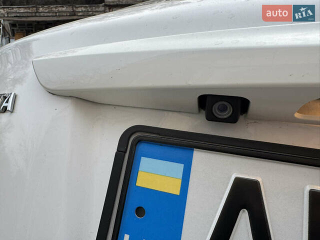 Белый Тойота Ярис, объемом двигателя 1.33 л и пробегом 55 тыс. км за 11800 $, фото 44 на Automoto.ua