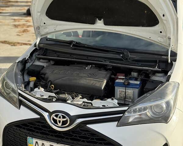 Белый Тойота Ярис, объемом двигателя 1.3 л и пробегом 156 тыс. км за 11000 $, фото 12 на Automoto.ua