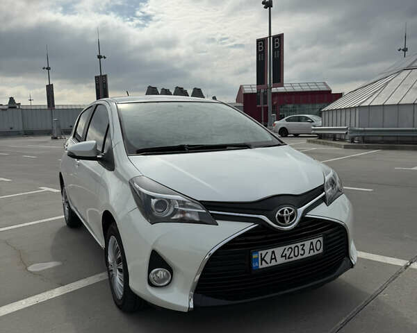 Тойота Ярис 2015 в Киеве на Automoto.ua Белый Тойота Ярис, объемом двигателя 1.3 л и пробегом 109 тыс. км за 9700 $, фото 2 на Automoto.ua
