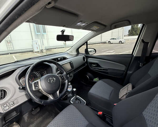Тойота Ярис 2015 в Киеве на Automoto.ua Белый Тойота Ярис, объемом двигателя 1.3 л и пробегом 109 тыс. км за 9700 $, фото 7 на Automoto.ua