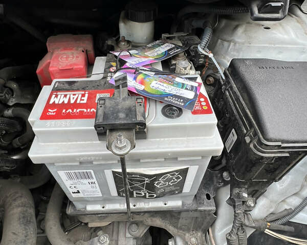 Белый Тойота Ярис, объемом двигателя 1.33 л и пробегом 92 тыс. км за 13600 $, фото 30 на Automoto.ua