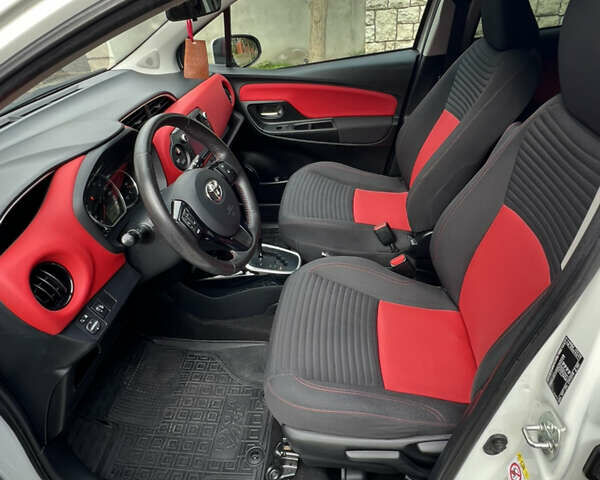 Белый Тойота Ярис, объемом двигателя 1.33 л и пробегом 92 тыс. км за 13600 $, фото 8 на Automoto.ua