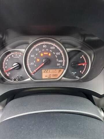 Белый Тойота Ярис, объемом двигателя 1.5 л и пробегом 160 тыс. км за 11000 $, фото 4 на Automoto.ua