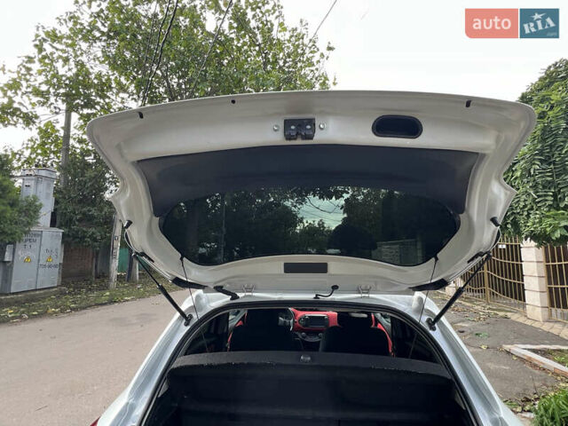 Белый Тойота Ярис, объемом двигателя 1.33 л и пробегом 92 тыс. км за 13600 $, фото 11 на Automoto.ua