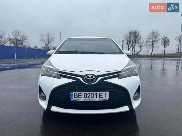 Білий Тойота Яріс, об'ємом двигуна 1.5 л та пробігом 119 тис. км за 10500 $, фото 3 на Automoto.ua