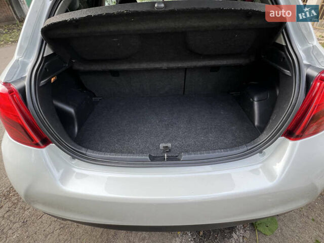 Белый Тойота Ярис, объемом двигателя 1.33 л и пробегом 92 тыс. км за 13600 $, фото 12 на Automoto.ua