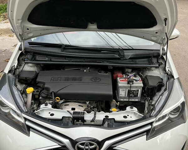 Белый Тойота Ярис, объемом двигателя 1.33 л и пробегом 92 тыс. км за 13600 $, фото 24 на Automoto.ua