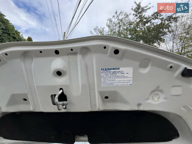 Белый Тойота Ярис, объемом двигателя 1.33 л и пробегом 92 тыс. км за 13600 $, фото 28 на Automoto.ua