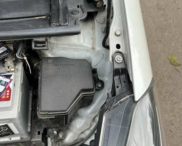 Белый Тойота Ярис, объемом двигателя 1.33 л и пробегом 92 тыс. км за 13600 $, фото 27 на Automoto.ua