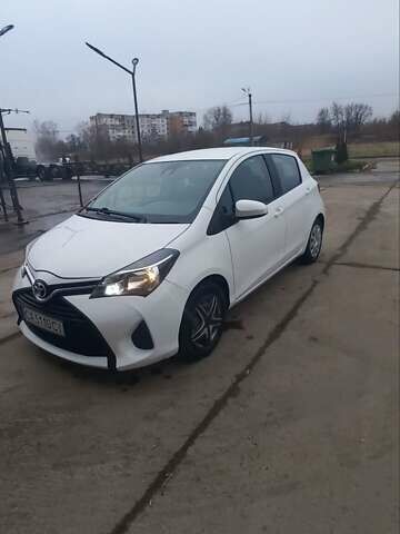 Белый Тойота Ярис, объемом двигателя 1.5 л и пробегом 160 тыс. км за 11000 $, фото 1 на Automoto.ua