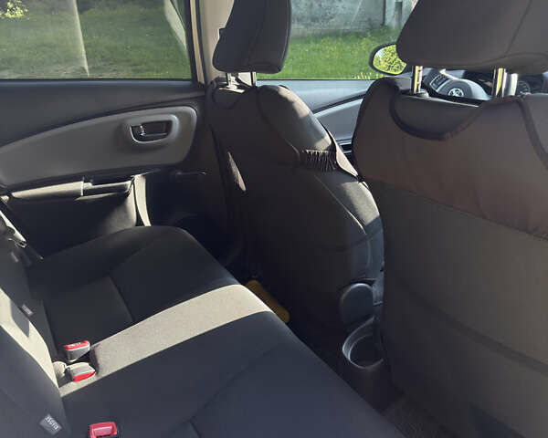 Белый Тойота Ярис, объемом двигателя 1 л и пробегом 68 тыс. км за 9200 $, фото 19 на Automoto.ua