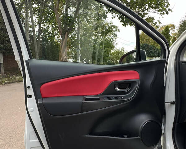 Белый Тойота Ярис, объемом двигателя 1.33 л и пробегом 92 тыс. км за 13600 $, фото 15 на Automoto.ua