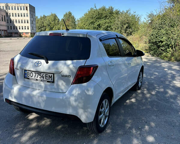 Белый Тойота Ярис, объемом двигателя 1 л и пробегом 68 тыс. км за 9200 $, фото 24 на Automoto.ua