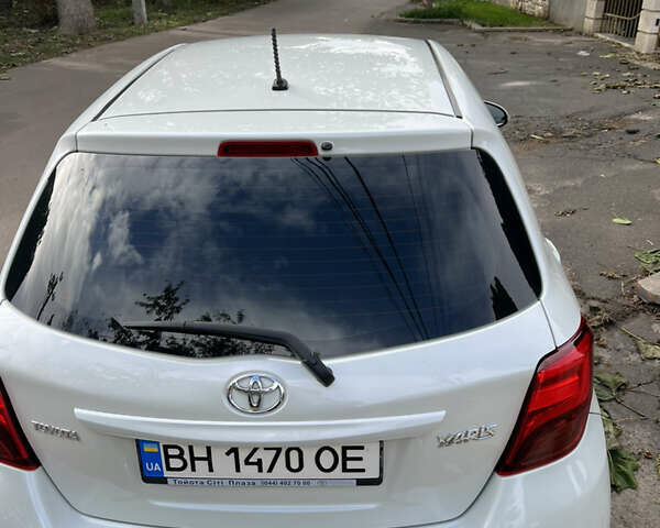 Белый Тойота Ярис, объемом двигателя 1.33 л и пробегом 92 тыс. км за 13600 $, фото 6 на Automoto.ua