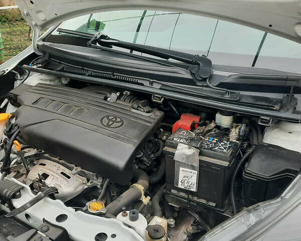 Белый Тойота Ярис, объемом двигателя 1.33 л и пробегом 61 тыс. км за 12000 $, фото 10 на Automoto.ua