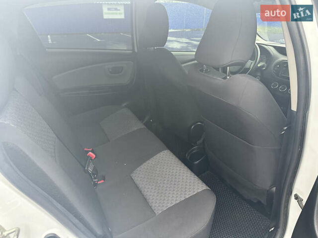Білий Тойота Яріс, об'ємом двигуна 1.5 л та пробігом 119 тис. км за 10500 $, фото 24 на Automoto.ua