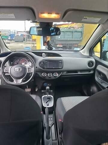 Белый Тойота Ярис, объемом двигателя 1.5 л и пробегом 160 тыс. км за 11000 $, фото 2 на Automoto.ua