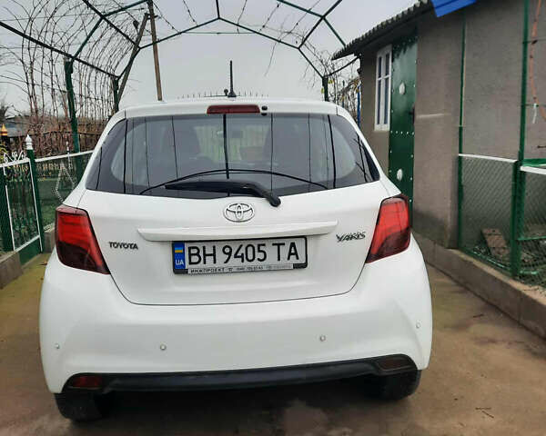 Белый Тойота Ярис, объемом двигателя 1.33 л и пробегом 61 тыс. км за 12000 $, фото 3 на Automoto.ua