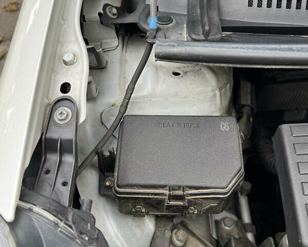 Белый Тойота Ярис, объемом двигателя 1.33 л и пробегом 92 тыс. км за 13600 $, фото 26 на Automoto.ua