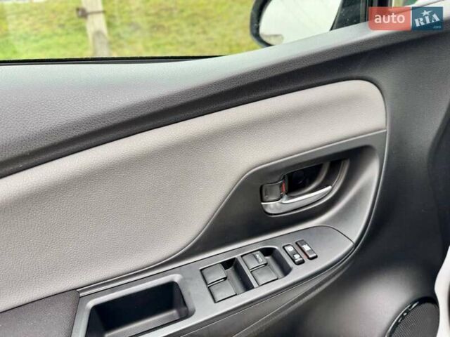 Белый Тойота Ярис, объемом двигателя 1.5 л и пробегом 52 тыс. км за 15400 $, фото 21 на Automoto.ua