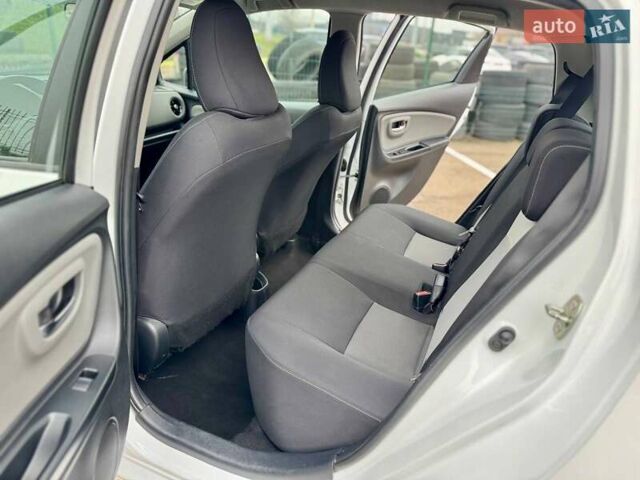 Белый Тойота Ярис, объемом двигателя 1.5 л и пробегом 52 тыс. км за 15400 $, фото 28 на Automoto.ua