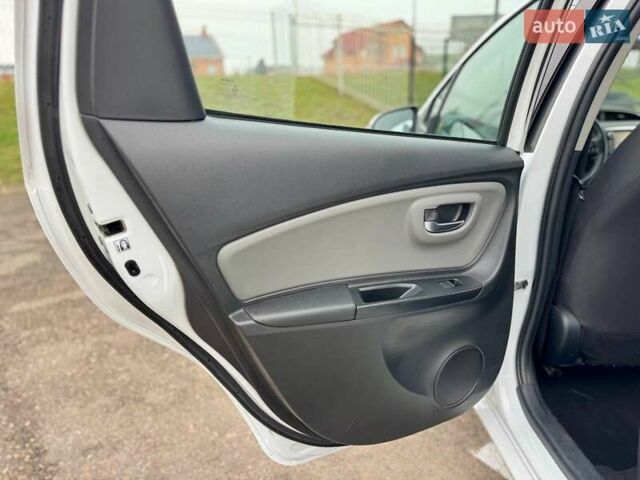 Белый Тойота Ярис, объемом двигателя 1.5 л и пробегом 52 тыс. км за 15400 $, фото 27 на Automoto.ua