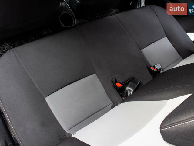 Белый Тойота Ярис, объемом двигателя 1.5 л и пробегом 112 тыс. км за 14900 $, фото 35 на Automoto.ua