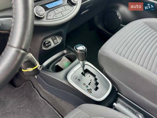 Белый Тойота Ярис, объемом двигателя 1.5 л и пробегом 52 тыс. км за 15400 $, фото 26 на Automoto.ua